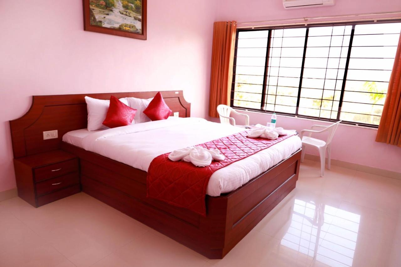 Hotel Manik Moti โลนาวาลา ภายนอก รูปภาพ